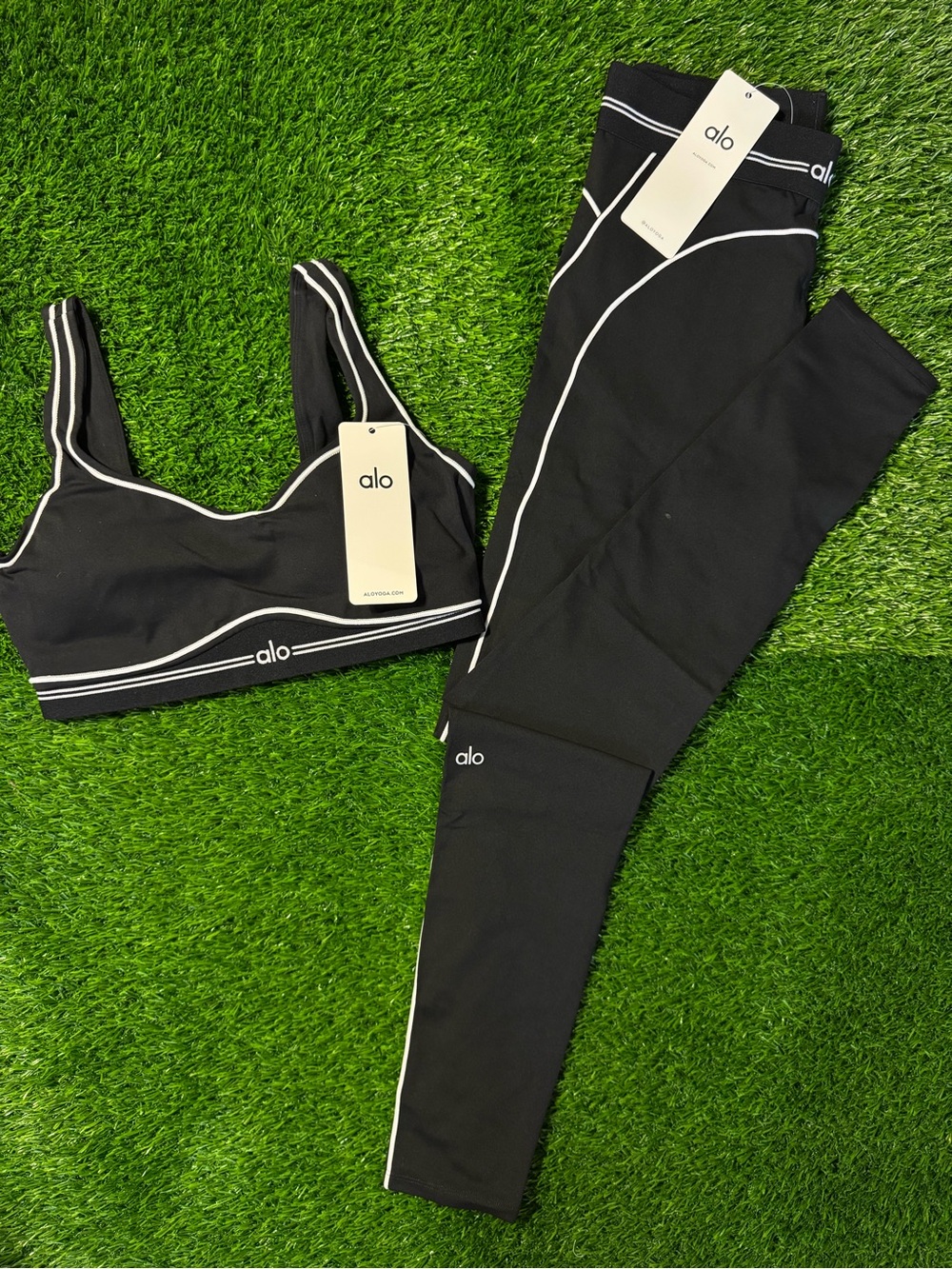 ALO Yoga Black High-Waist Leggings with White Piping
